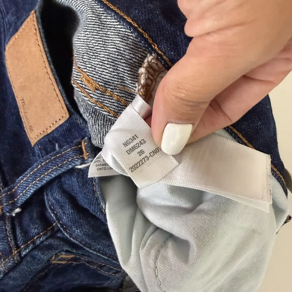 Madewell Baggy Tapered Jeans in Dressler Wash High Rise - 26